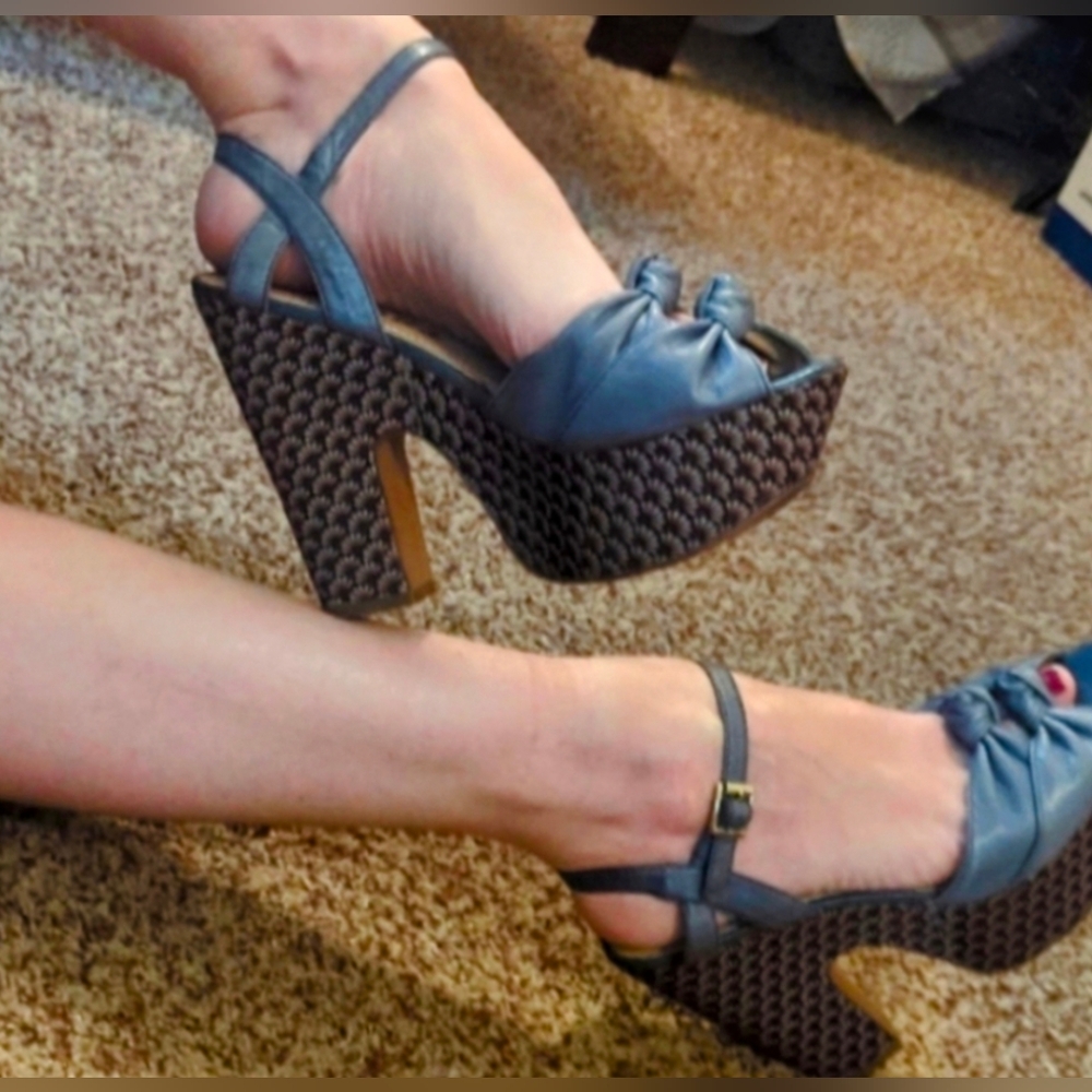 Cutest sunflower heels Report Shoes 💕 - Picture 2 of 9